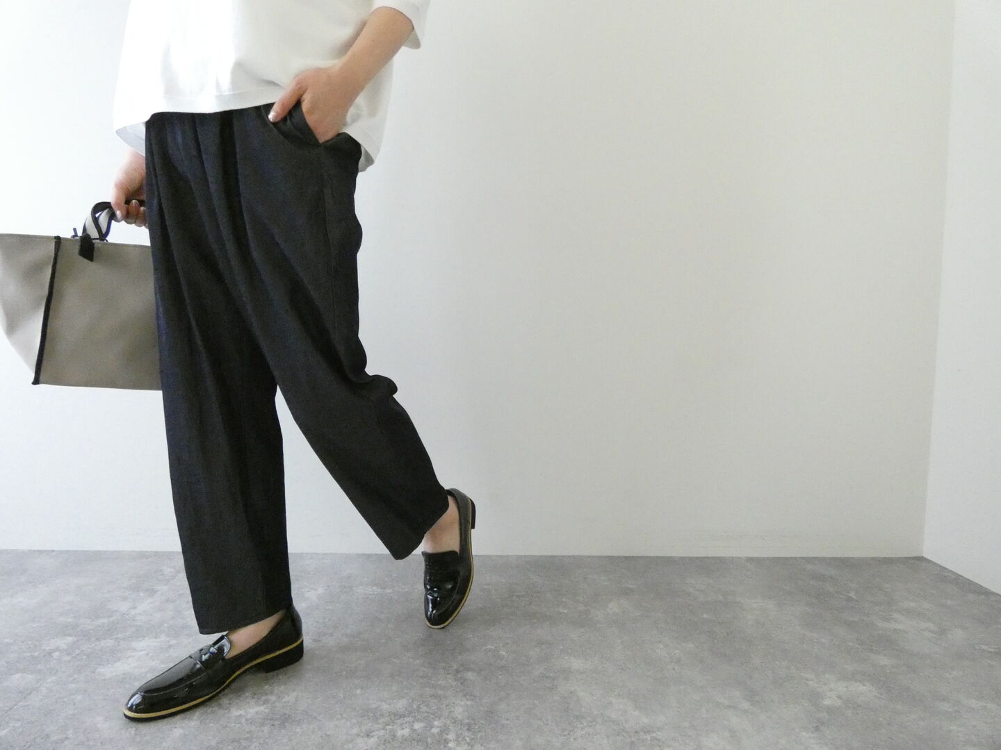 yuni(ユニ イズ ライク ア フラワー トゥー ミー) レーヨンコットンソフトデニムリラックスクロップドパンツの商品画像6