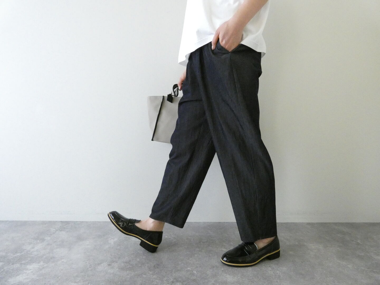 yuni(ユニ イズ ライク ア フラワー トゥー ミー) レーヨンコットンソフトデニムリラックスクロップドパンツの商品画像7