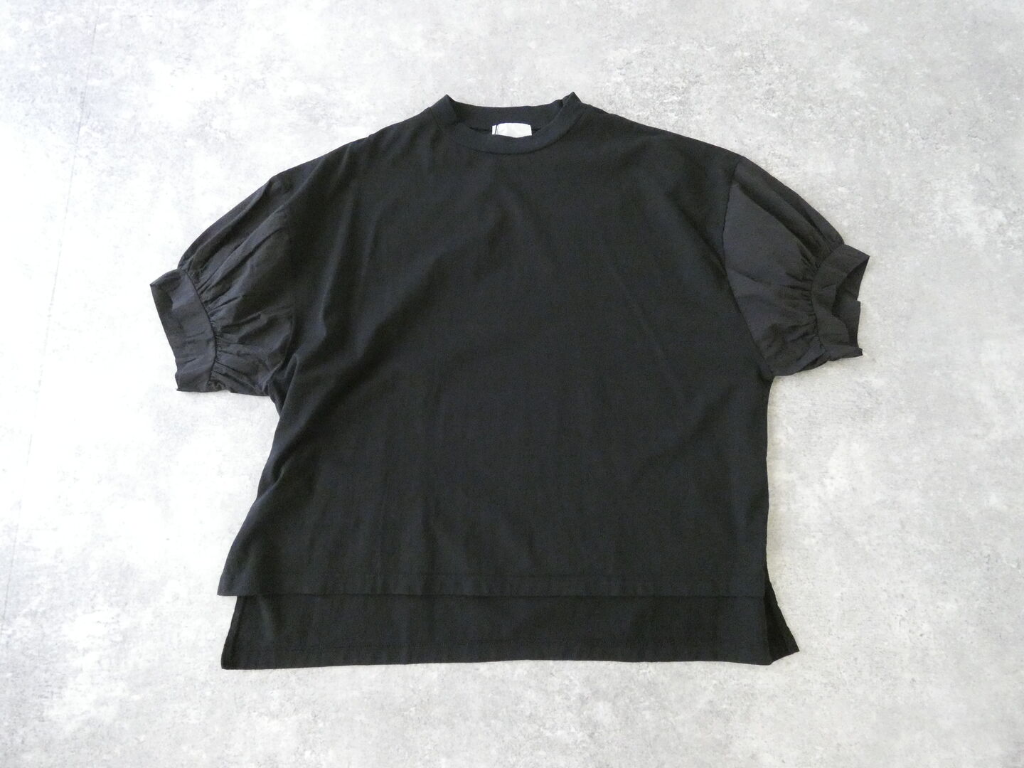 sabbatum(サバタム) BD天竺サイドスリットパフスリーブプルオーバーの商品画像3