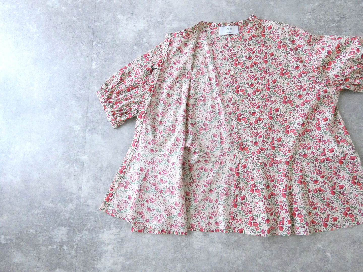 utilite リバティプリントラッフルブラウスの商品画像12