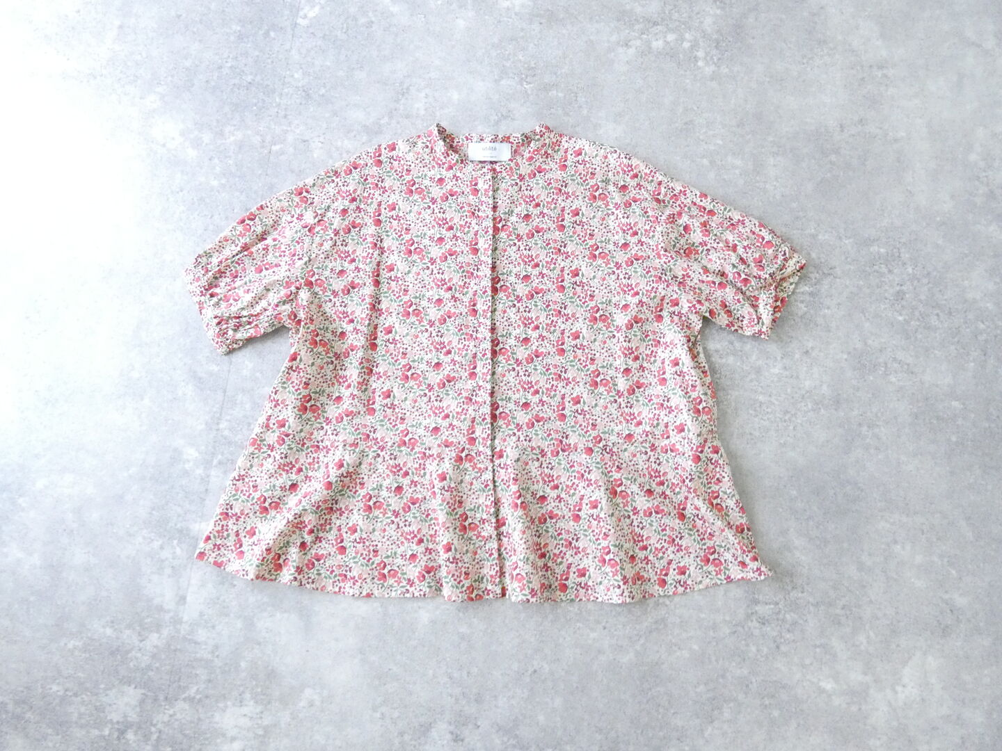 utilite リバティプリントラッフルブラウスの商品画像2