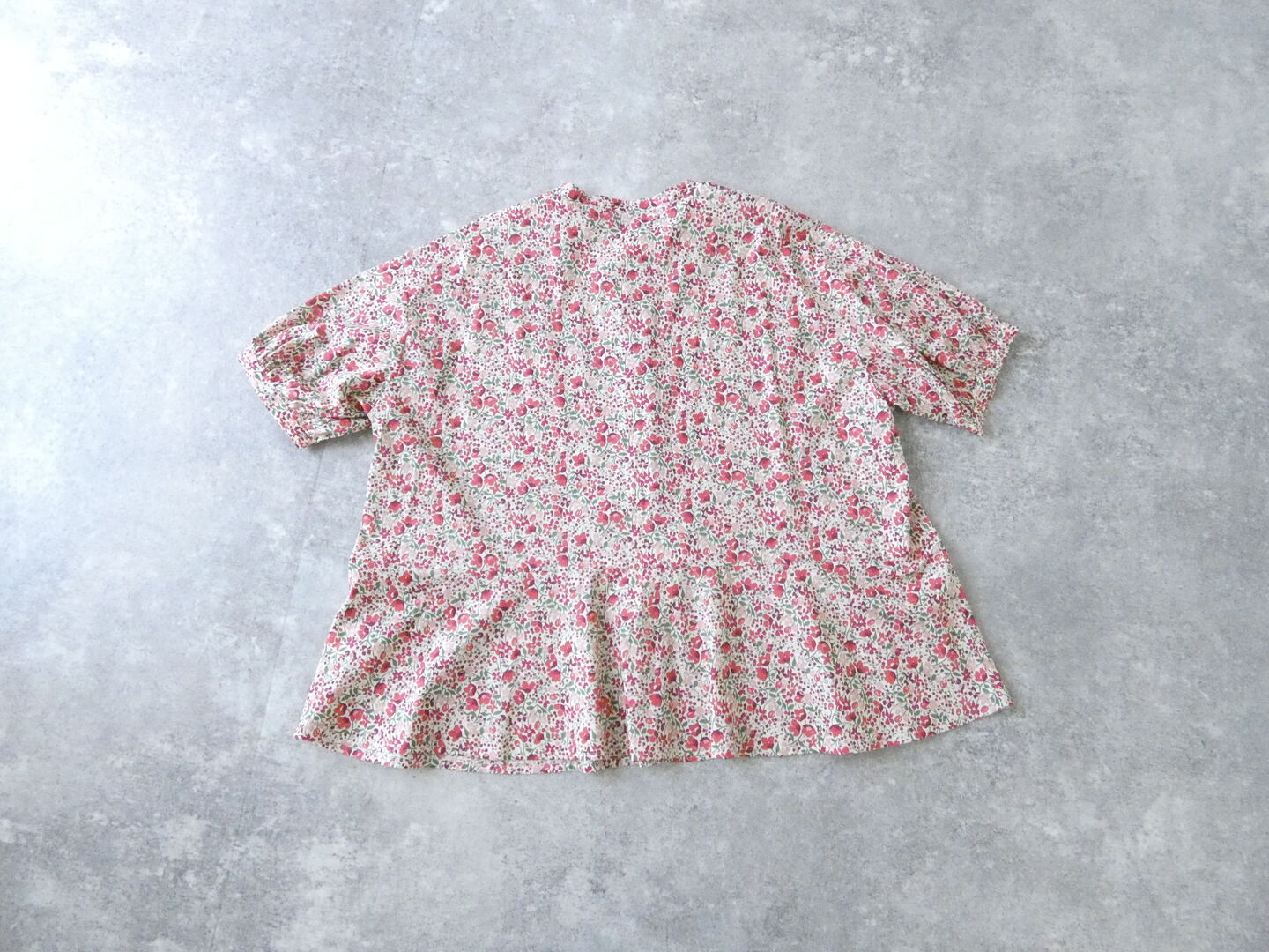 utilite リバティプリントラッフルブラウスの商品画像9