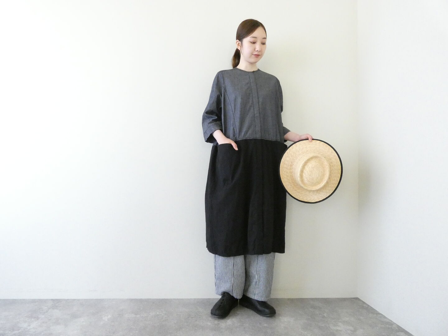 homspun(ホームスパン) ライトオンスシャンブレー比翼配色7分袖ワンピースの商品画像1