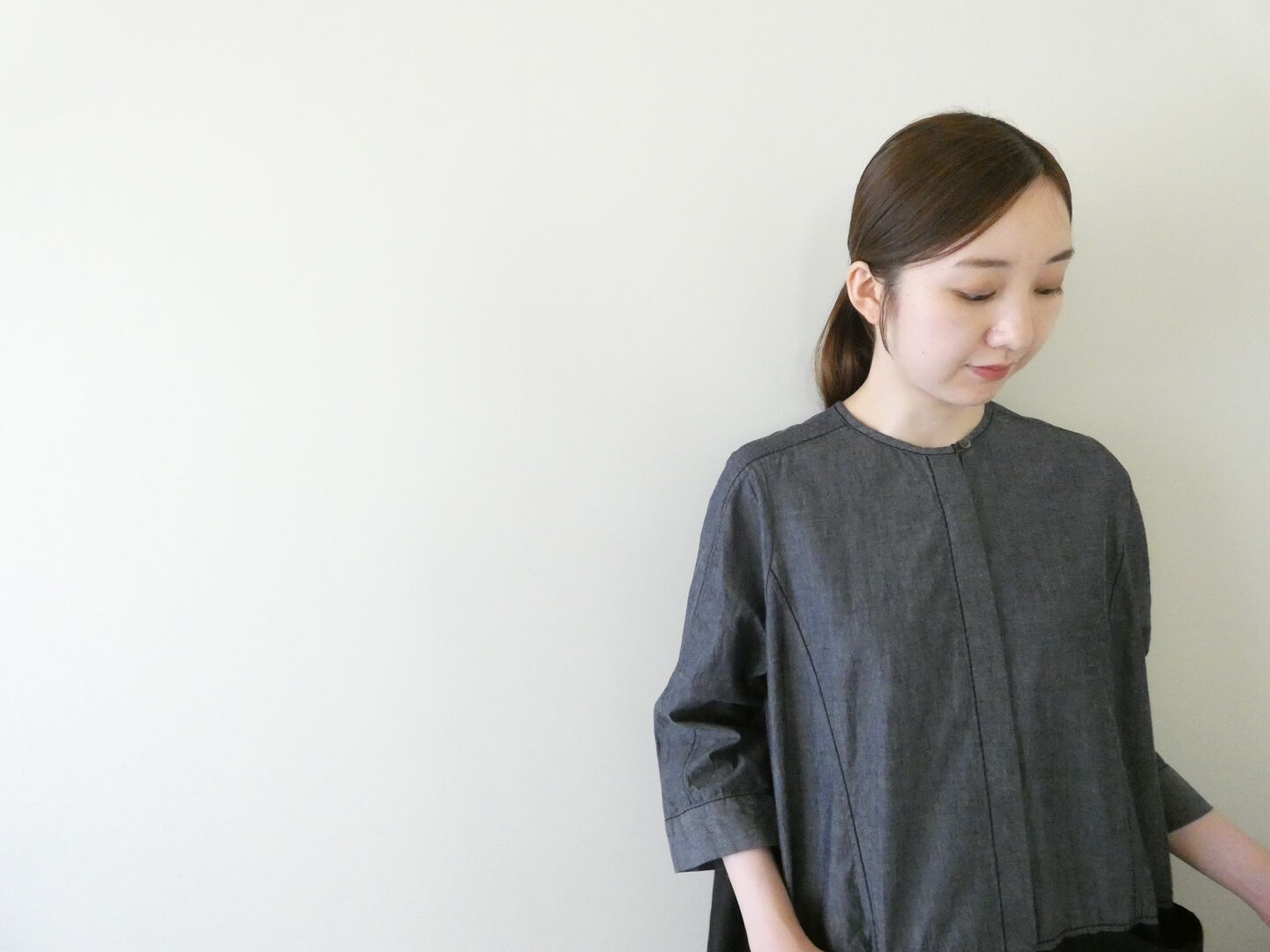 homspun(ホームスパン) ライトオンスシャンブレー比翼配色7分袖ワンピースの商品画像4