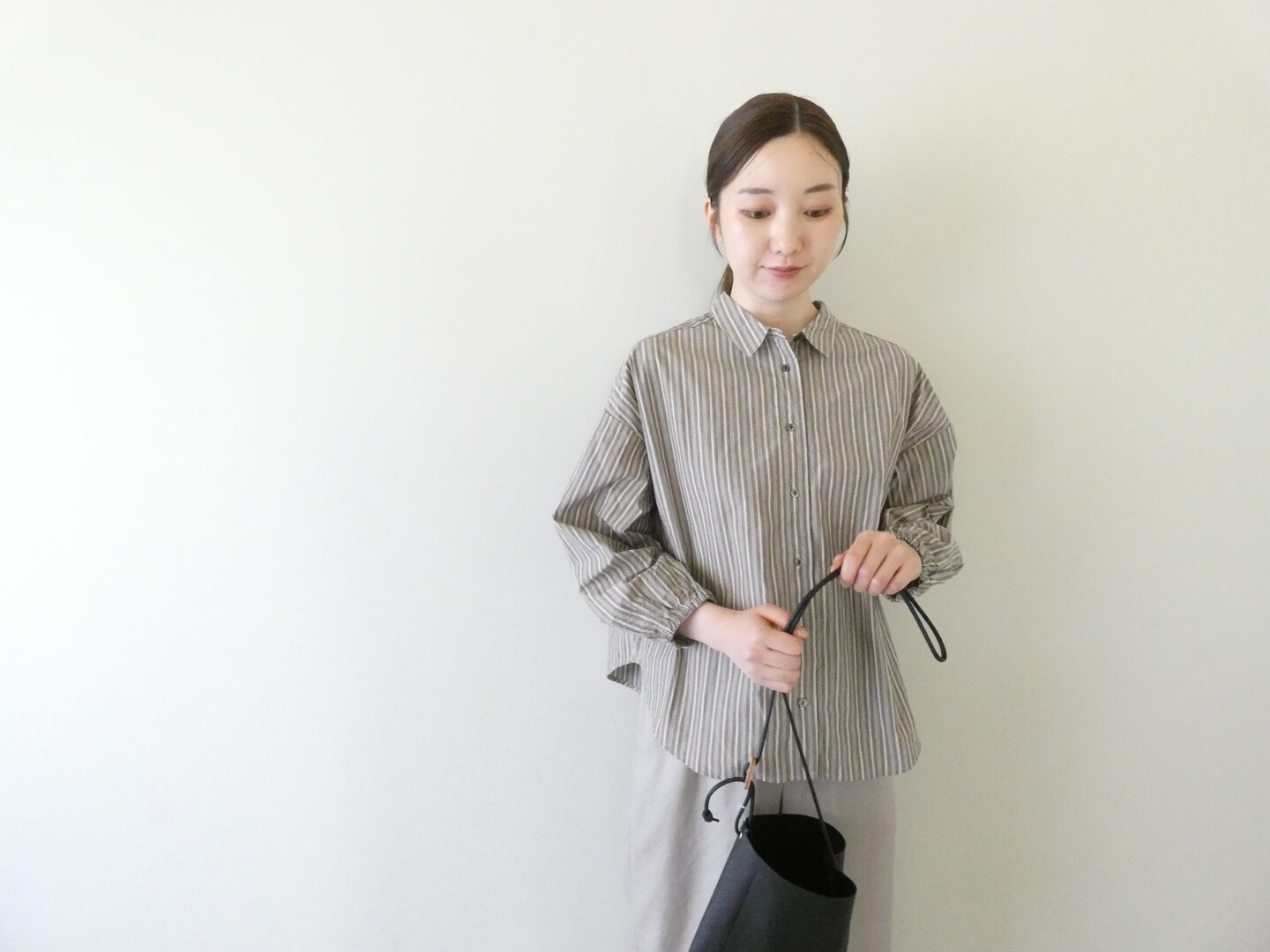 ina(イナ) タイプライターストライプ襟付き袖ゴムブラウスの商品画像9