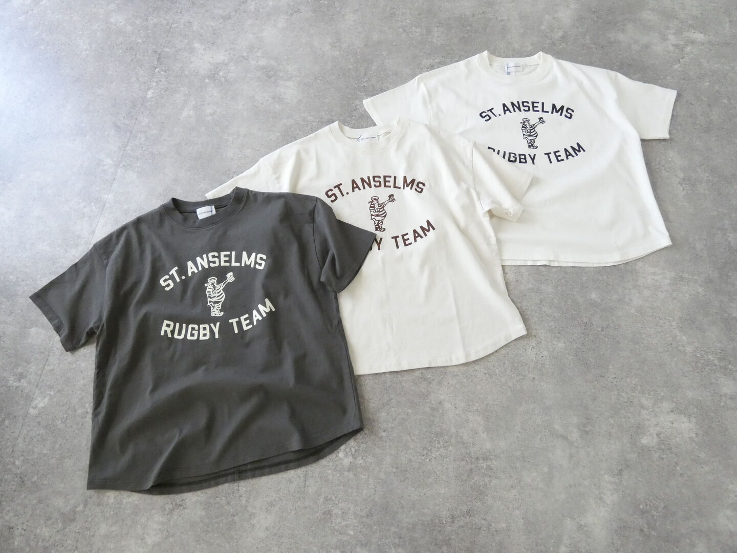 BLUE LAKE MARKET(ブルーレイクマーケット) アメリカンドライ天竺ヘムラウンドプリントT ST.ANSELMSの商品画像2