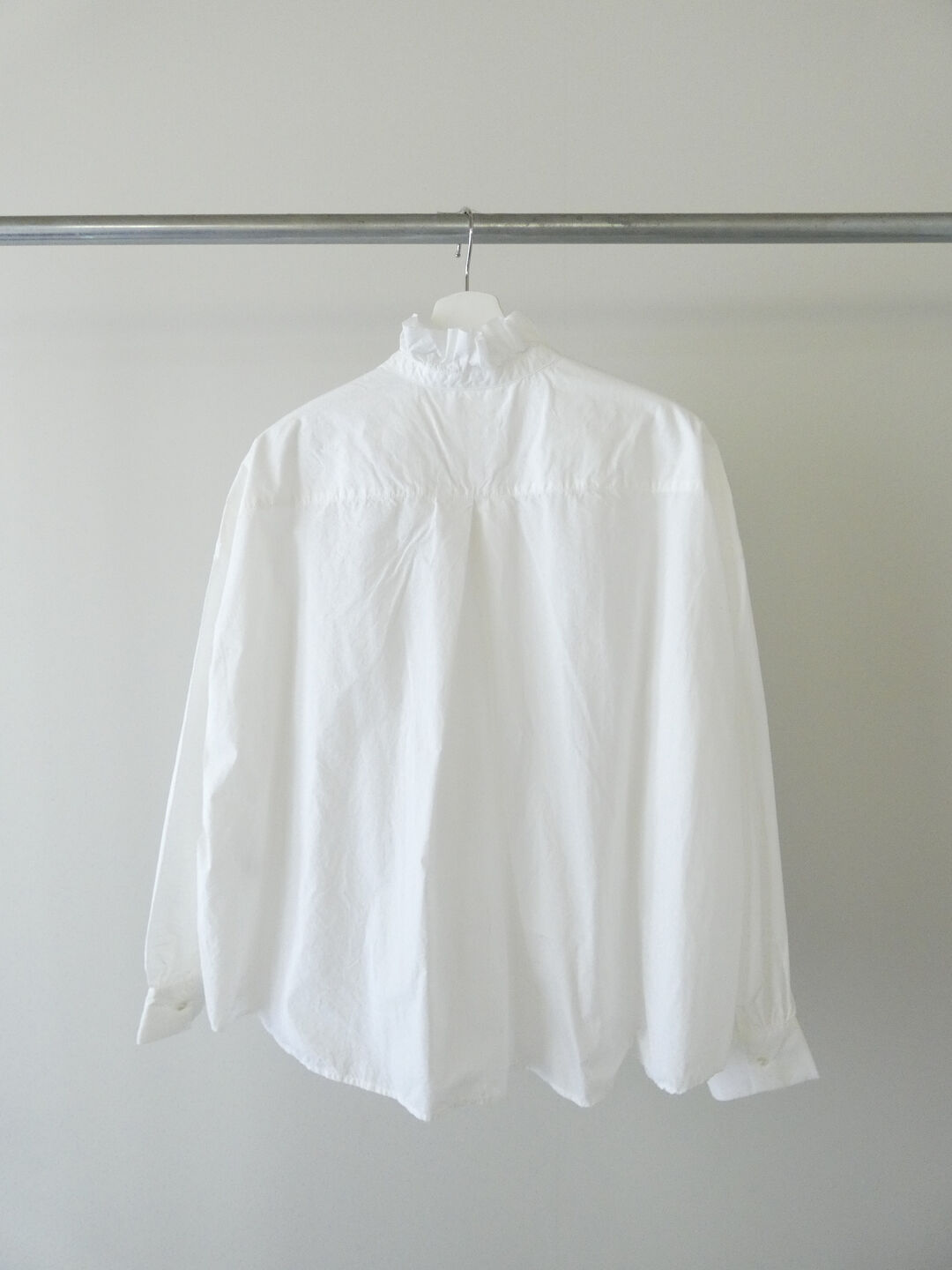 prit(プリット) 60/1タイプライターエアーフローカットオフフリルシャツの商品画像12