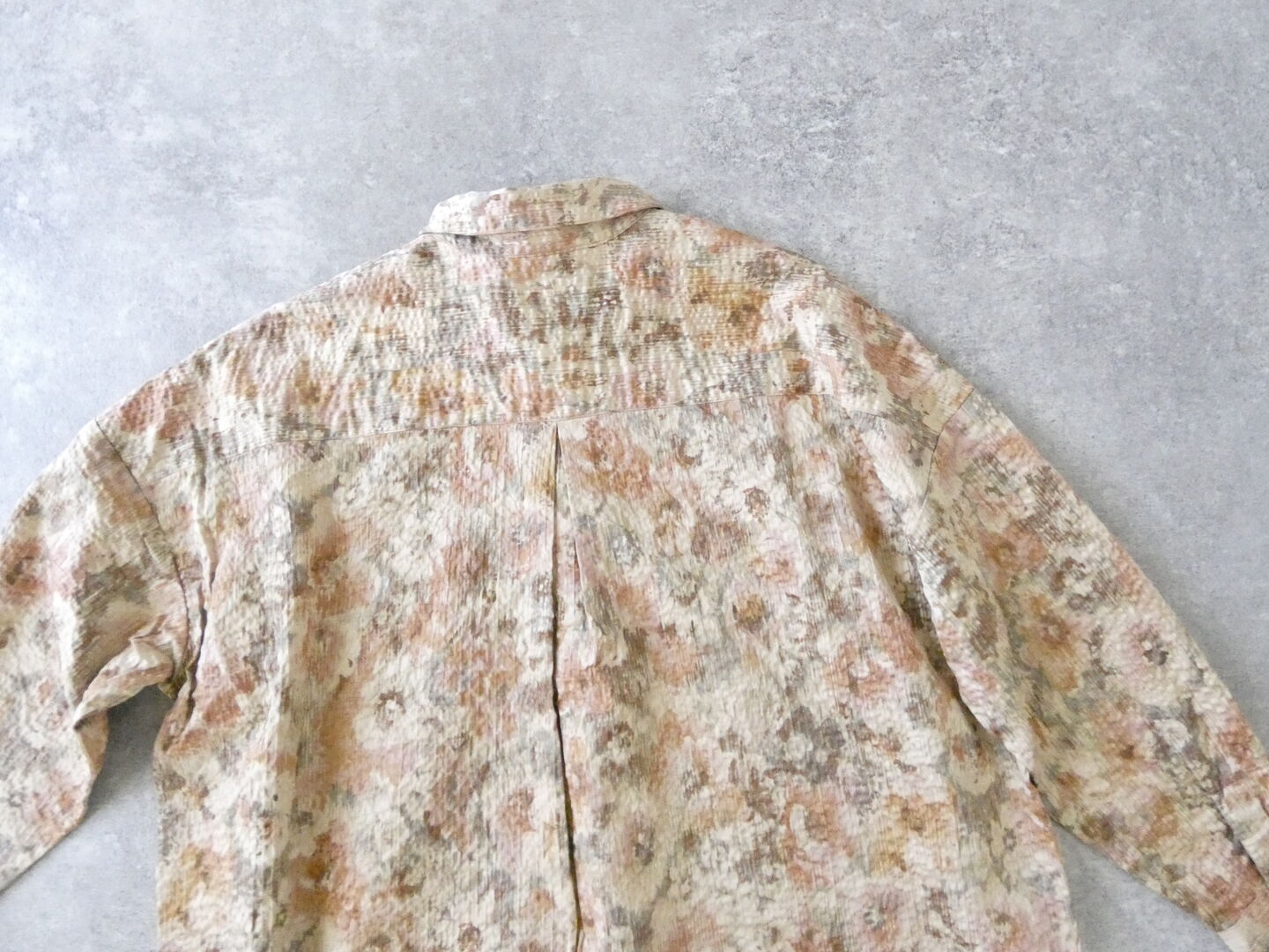 prit(プリット) 60/1サテンミラクルウェーブ加工ブラーフラワープリントショートカラービッグシャツの商品画像29