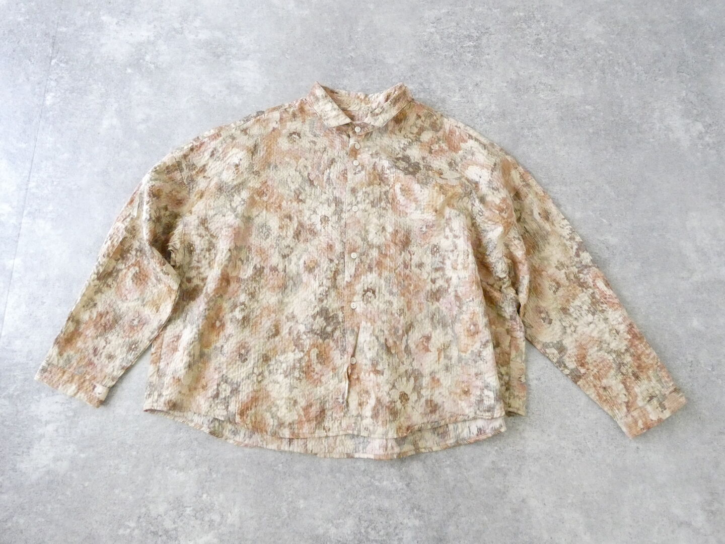 prit(プリット) 60/1サテンミラクルウェーブ加工ブラーフラワープリントショートカラービッグシャツの商品画像3