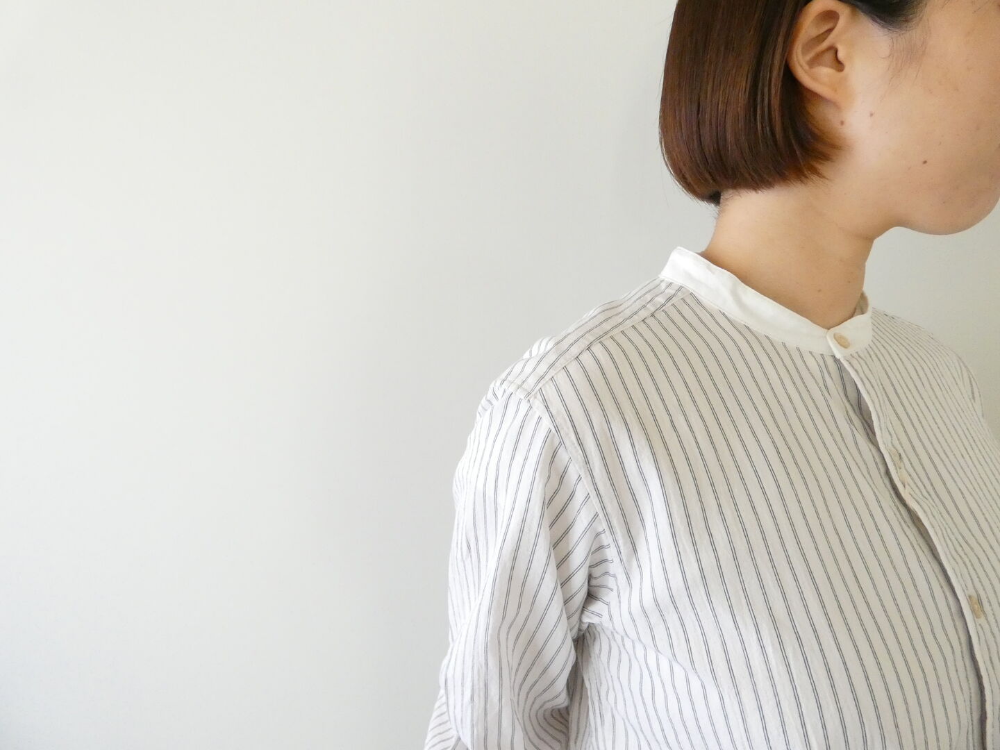 RINEN(リネン) 40/1オーガニックストライプクレリックスタンドカラーシャツの商品画像2