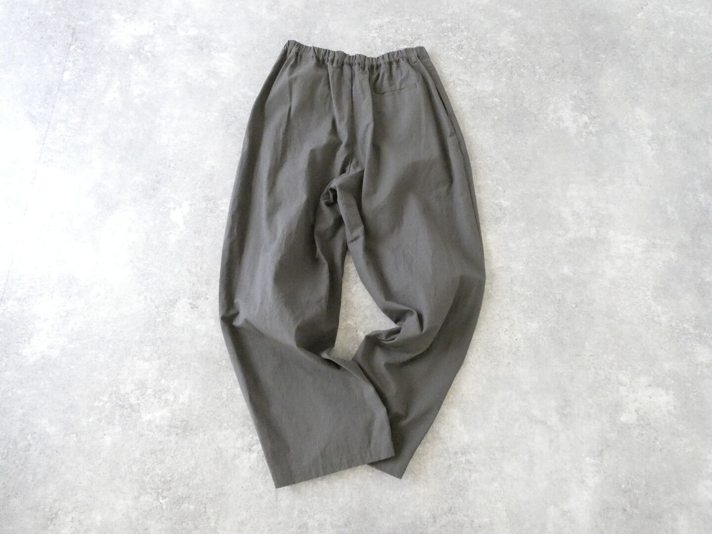 ina(イナ) コットンツイルひざ裾タックパンツの商品画像29