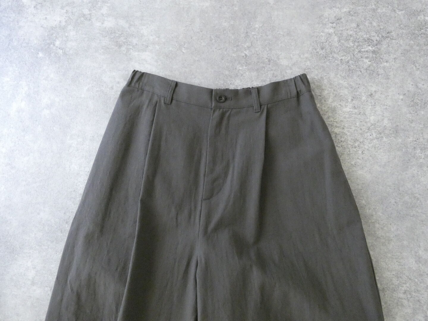 ina(イナ) コットンツイルひざ裾タックパンツの商品画像30