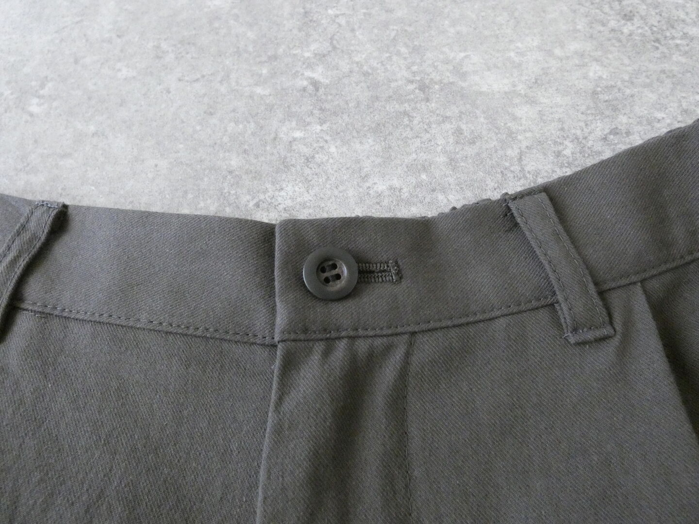 ina(イナ) コットンツイルひざ裾タックパンツの商品画像32