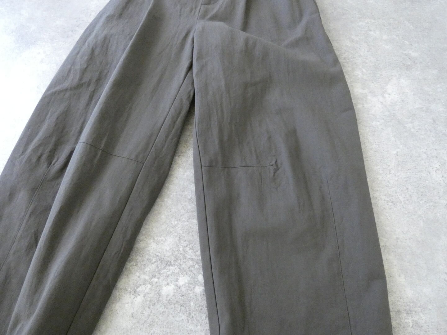 ina(イナ) コットンツイルひざ裾タックパンツの商品画像34