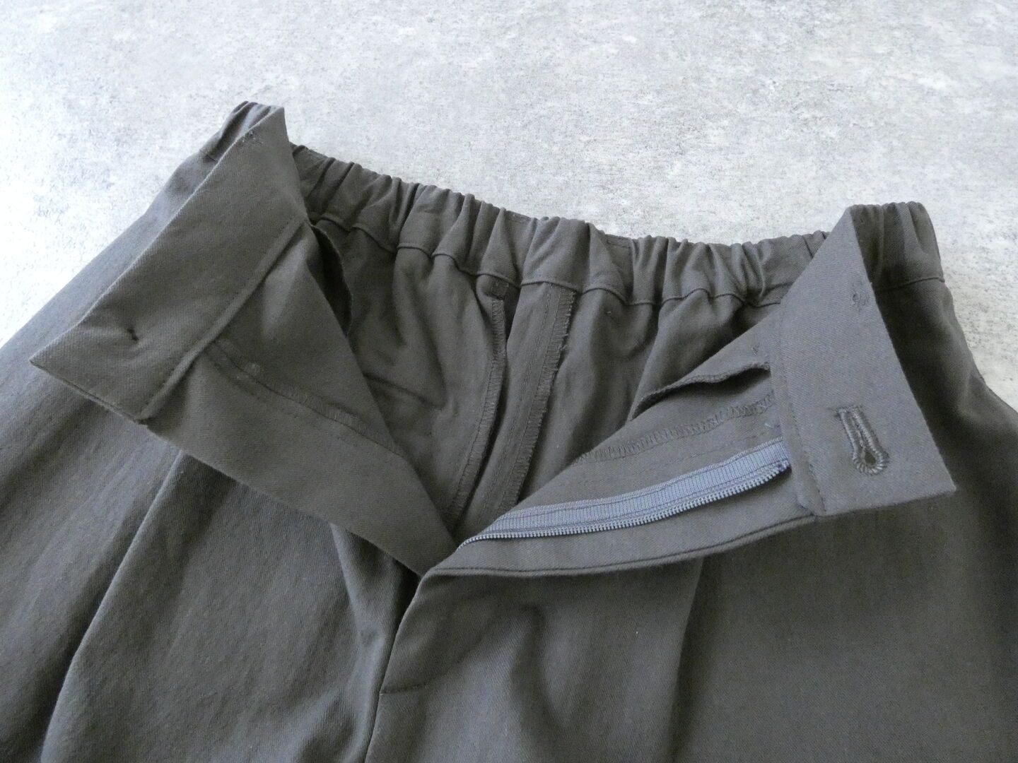 ina(イナ) コットンツイルひざ裾タックパンツの商品画像36