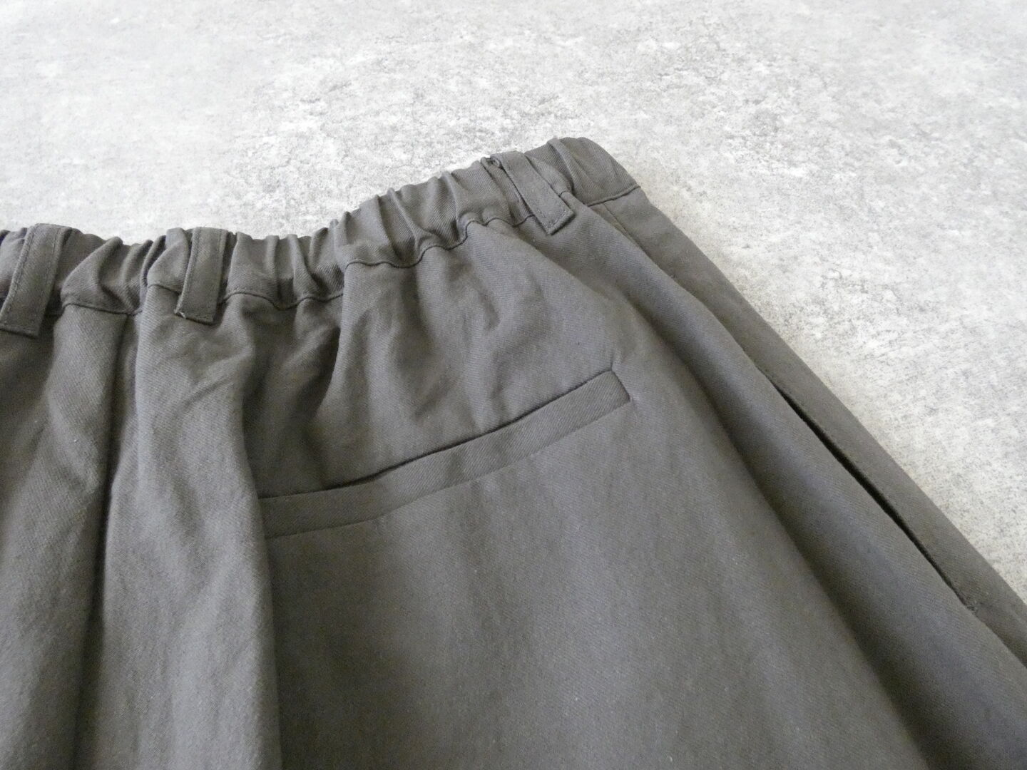 ina(イナ) コットンツイルひざ裾タックパンツの商品画像37