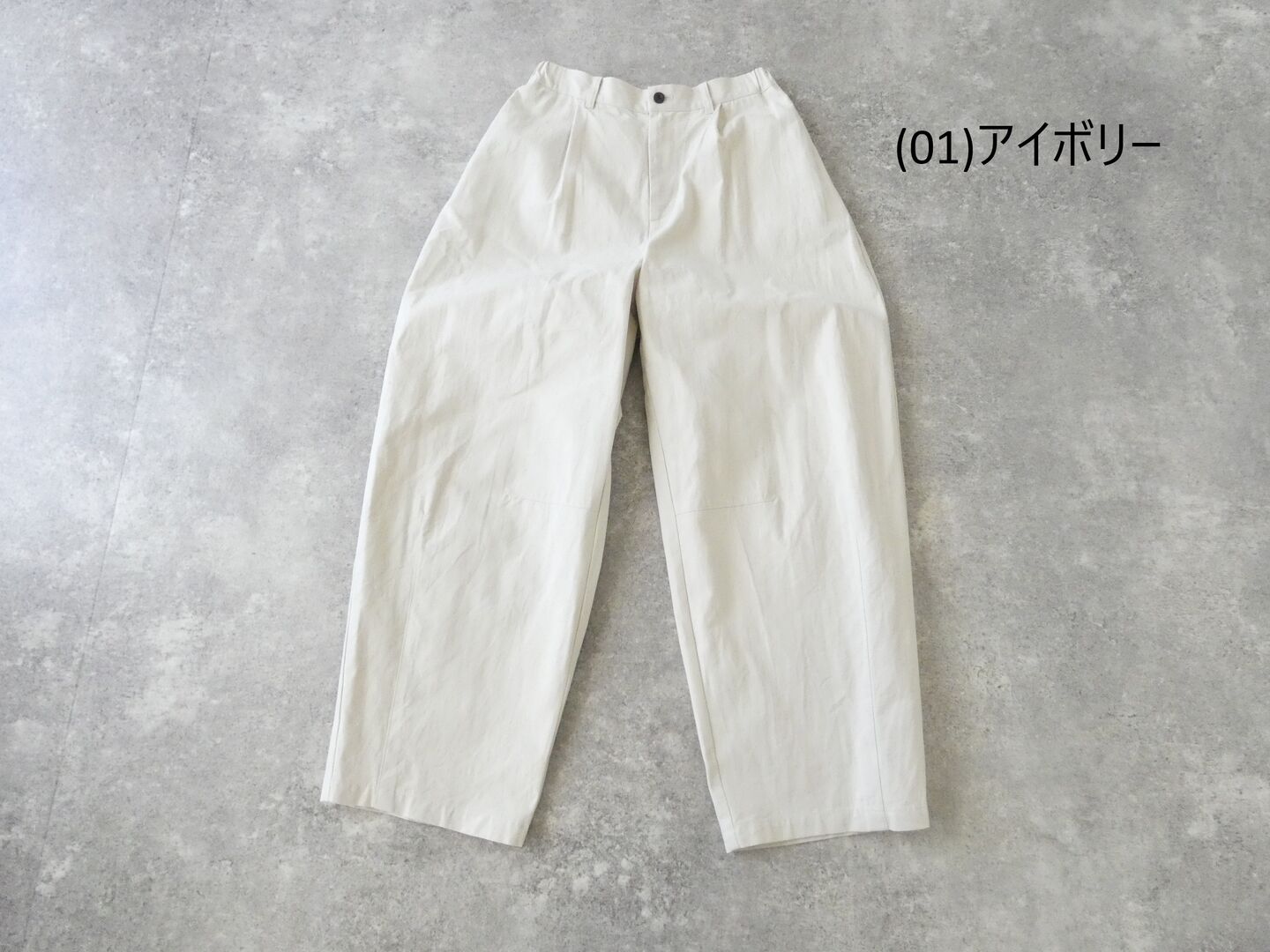 ina(イナ) コットンツイルひざ裾タックパンツの商品画像42