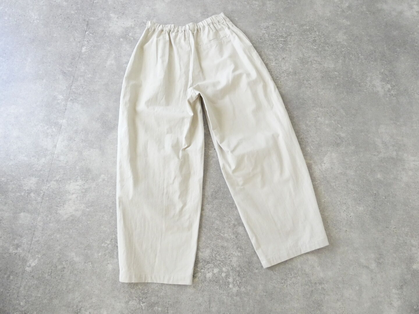 ina(イナ) コットンツイルひざ裾タックパンツの商品画像43