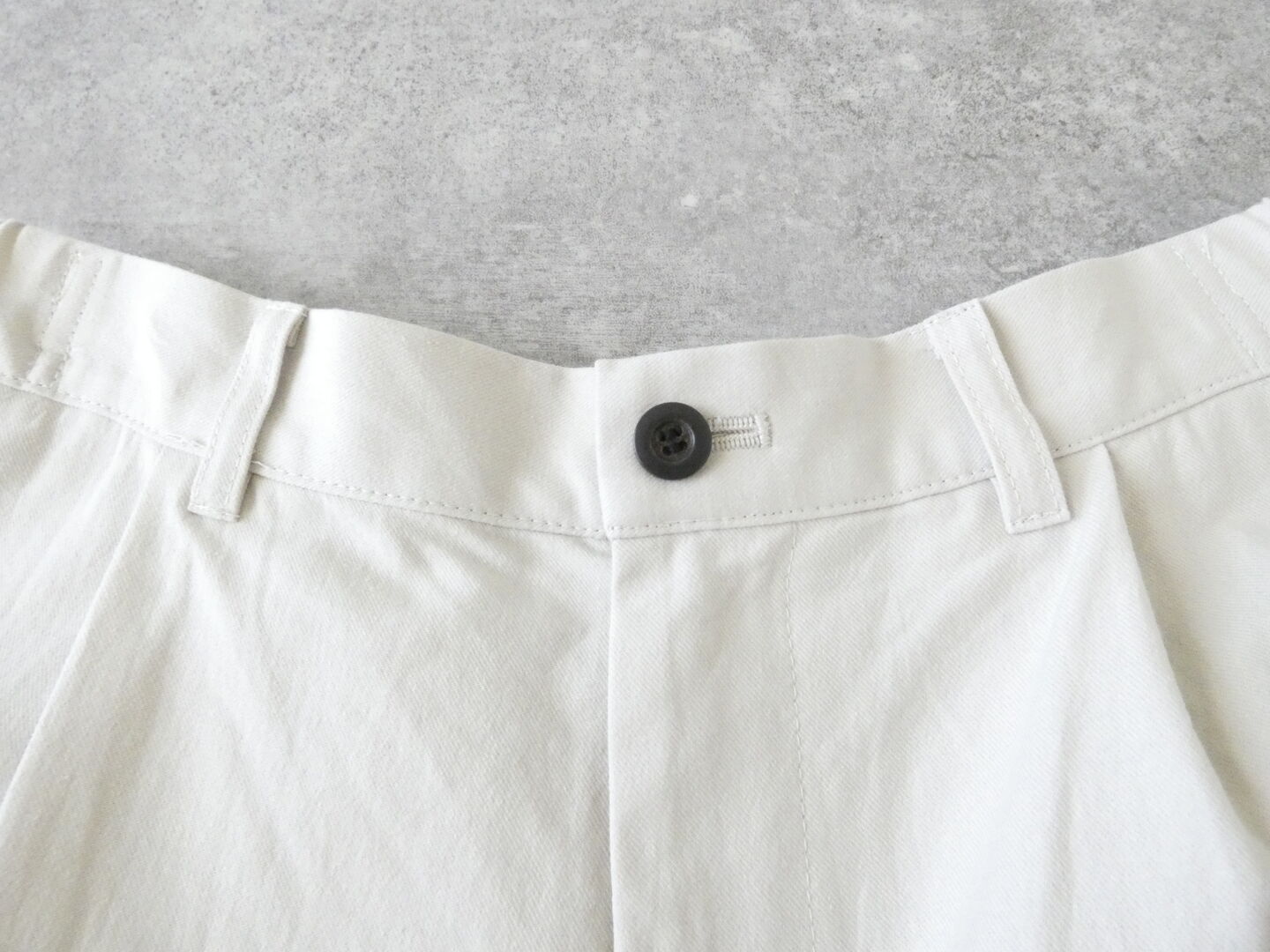 ina(イナ) コットンツイルひざ裾タックパンツの商品画像45
