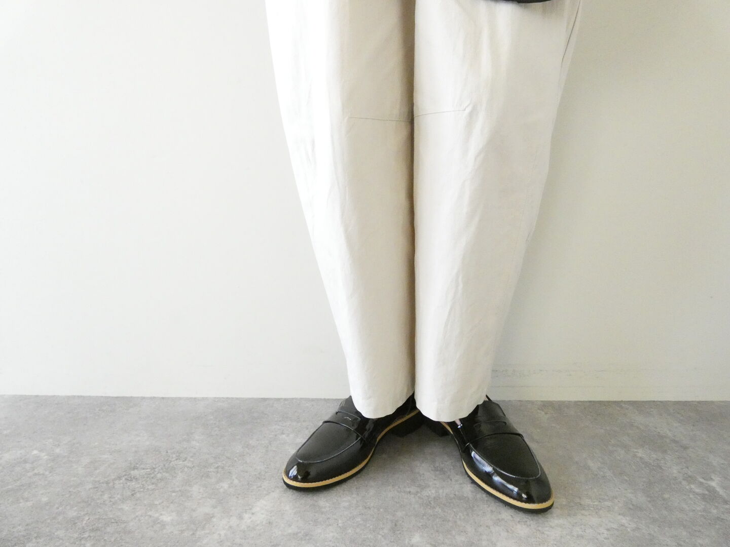 ina(イナ) コットンツイルひざ裾タックパンツの商品画像5