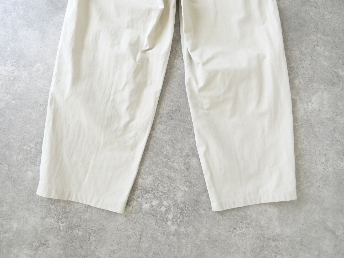 ina(イナ) コットンツイルひざ裾タックパンツの商品画像51
