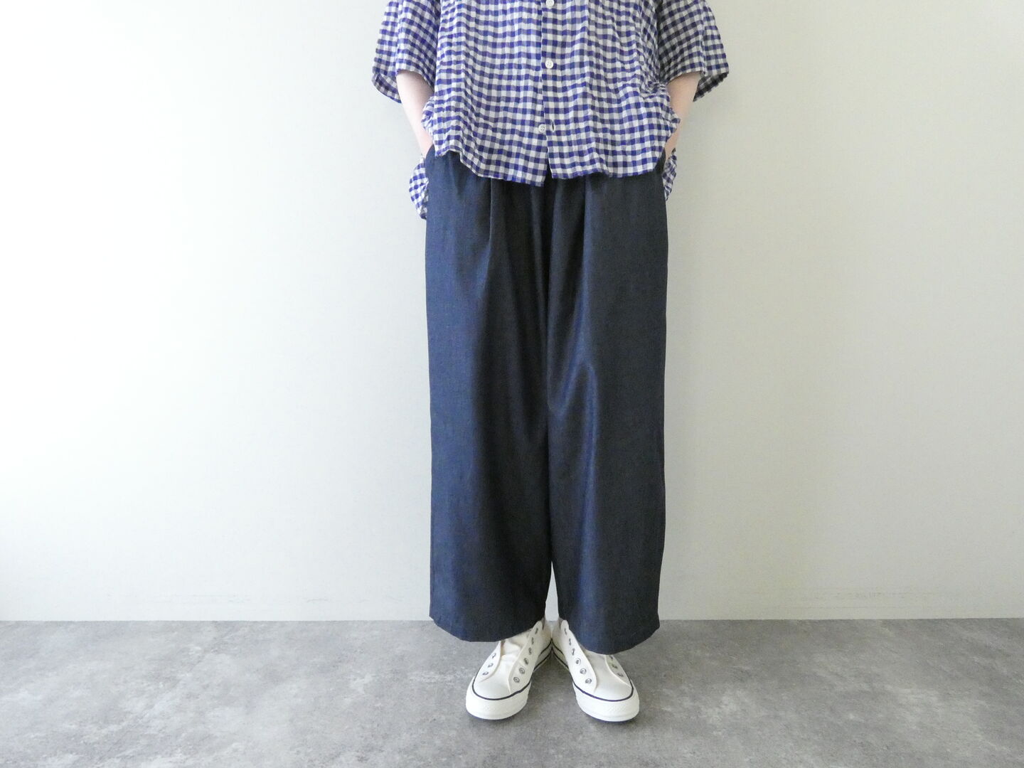 LinenYa(リネンヤ) 4.5ozデニムタックワイドパンツの商品画像1