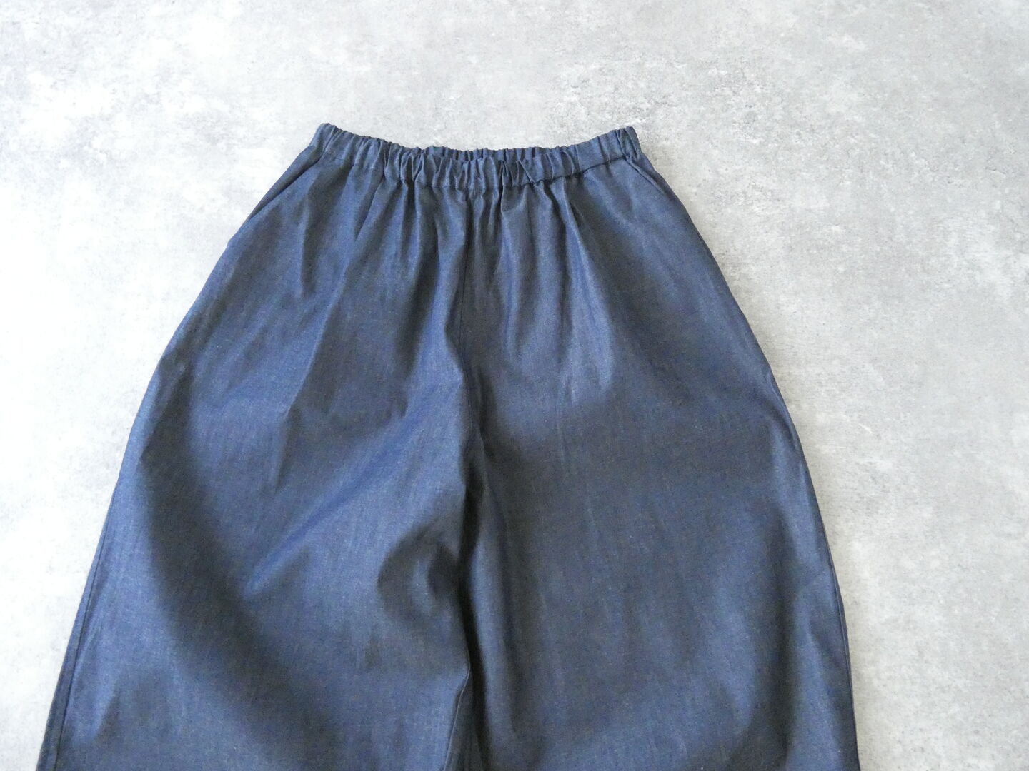 LinenYa(リネンヤ) 4.5ozデニムタックワイドパンツの商品画像21