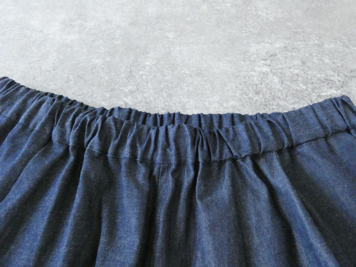 LinenYa(リネンヤ) 4.5ozデニムタックワイドパンツの商品画像22