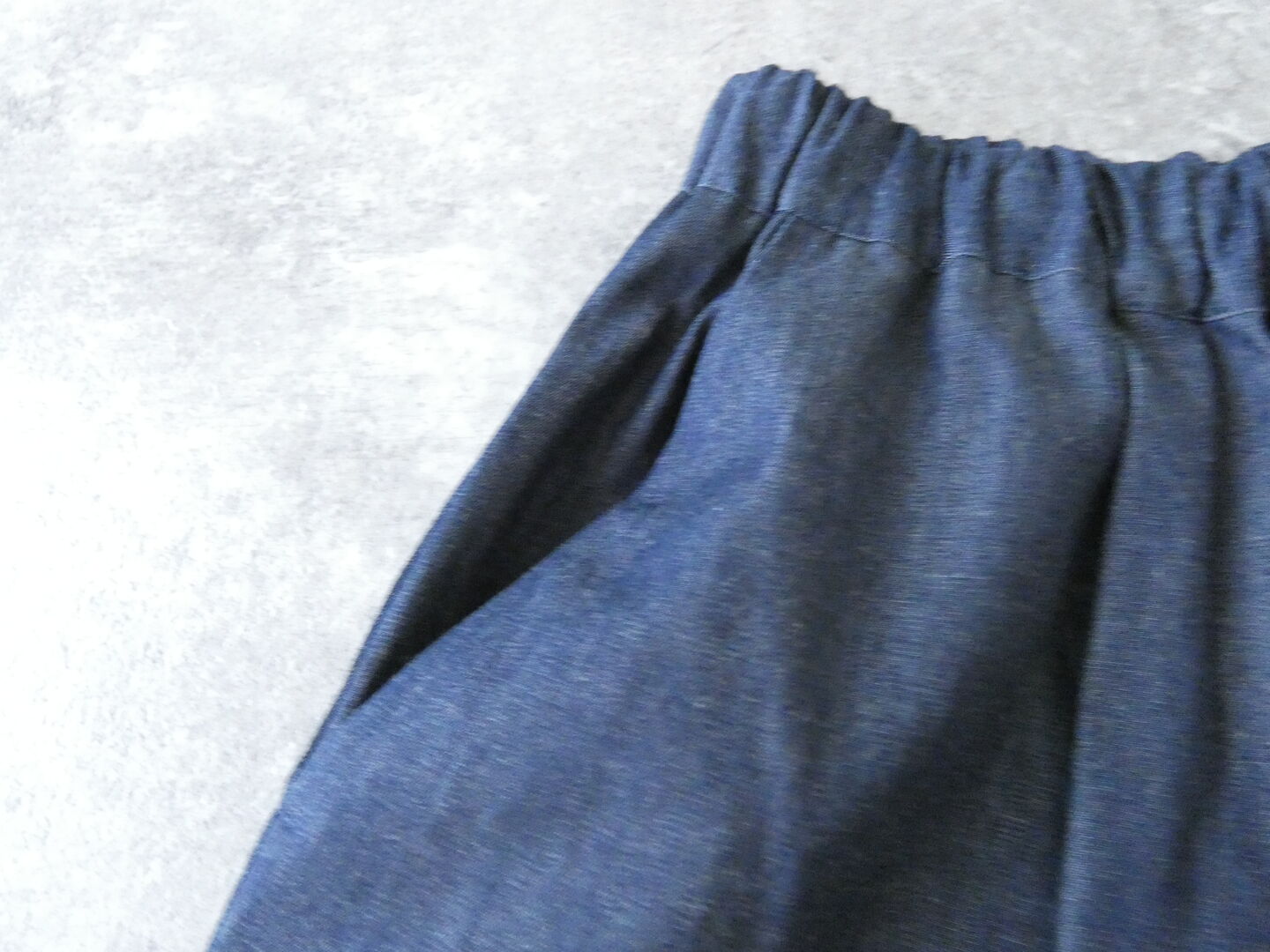 LinenYa(リネンヤ) 4.5ozデニムタックワイドパンツの商品画像23