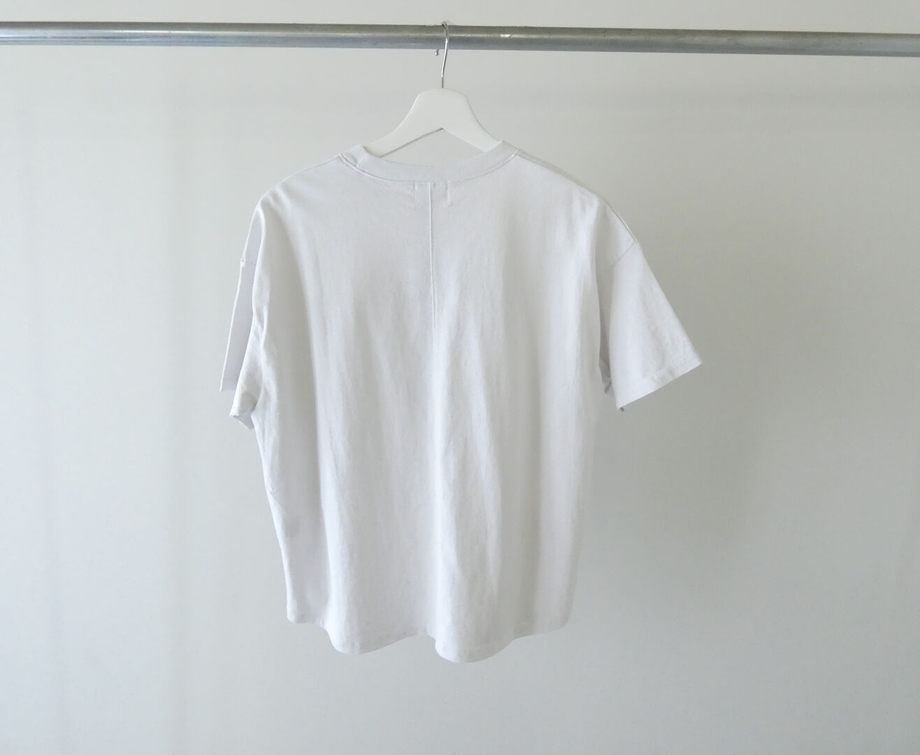 BLUE LAKE MARKET(ブルーレイクマーケット) アメリカンドライ天竺ヘムラウンドプリントTee「SEGUIN 765」の商品画像10