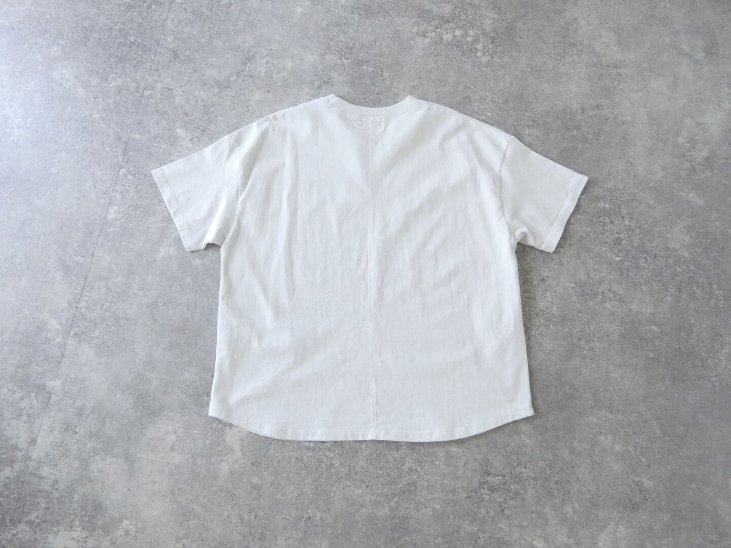 BLUE LAKE MARKET(ブルーレイクマーケット) アメリカンドライ天竺ヘムラウンドプリントTee「SEGUIN 765」の商品画像8