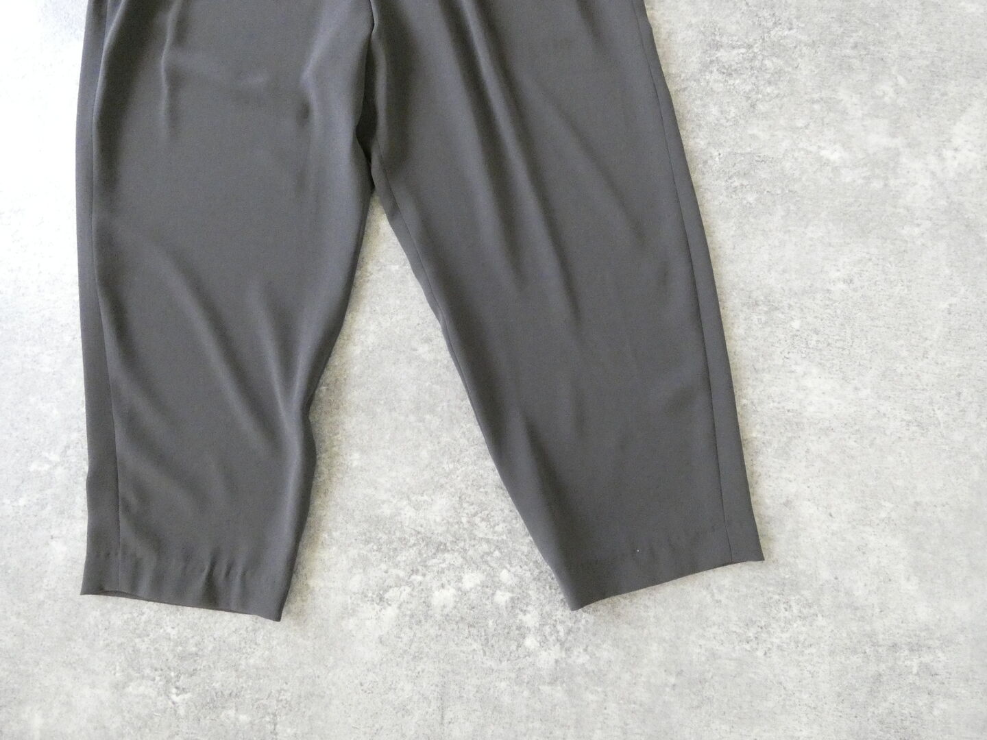  バックサテンジョーゼットクロップドサルエルパンツの商品画像34