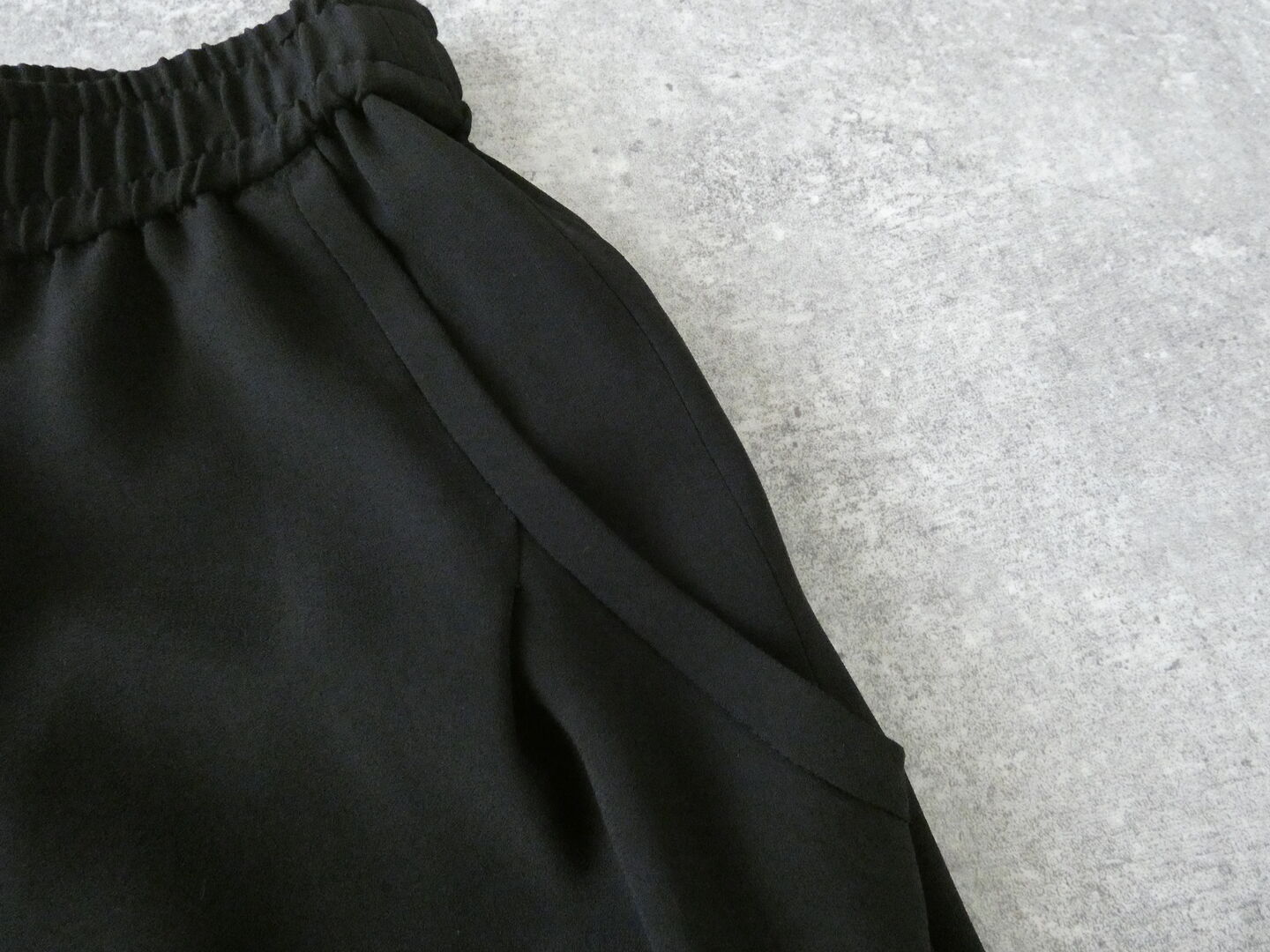  バックサテンジョーゼットクロップドサルエルパンツの商品画像46