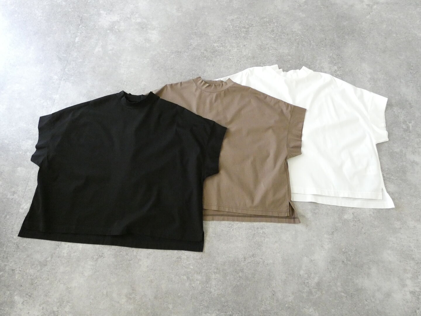 UNIVERSAL TISSU(ユニヴァーサル ティシュ) コンパクトクールローレル天竺モックネックTの商品画像2