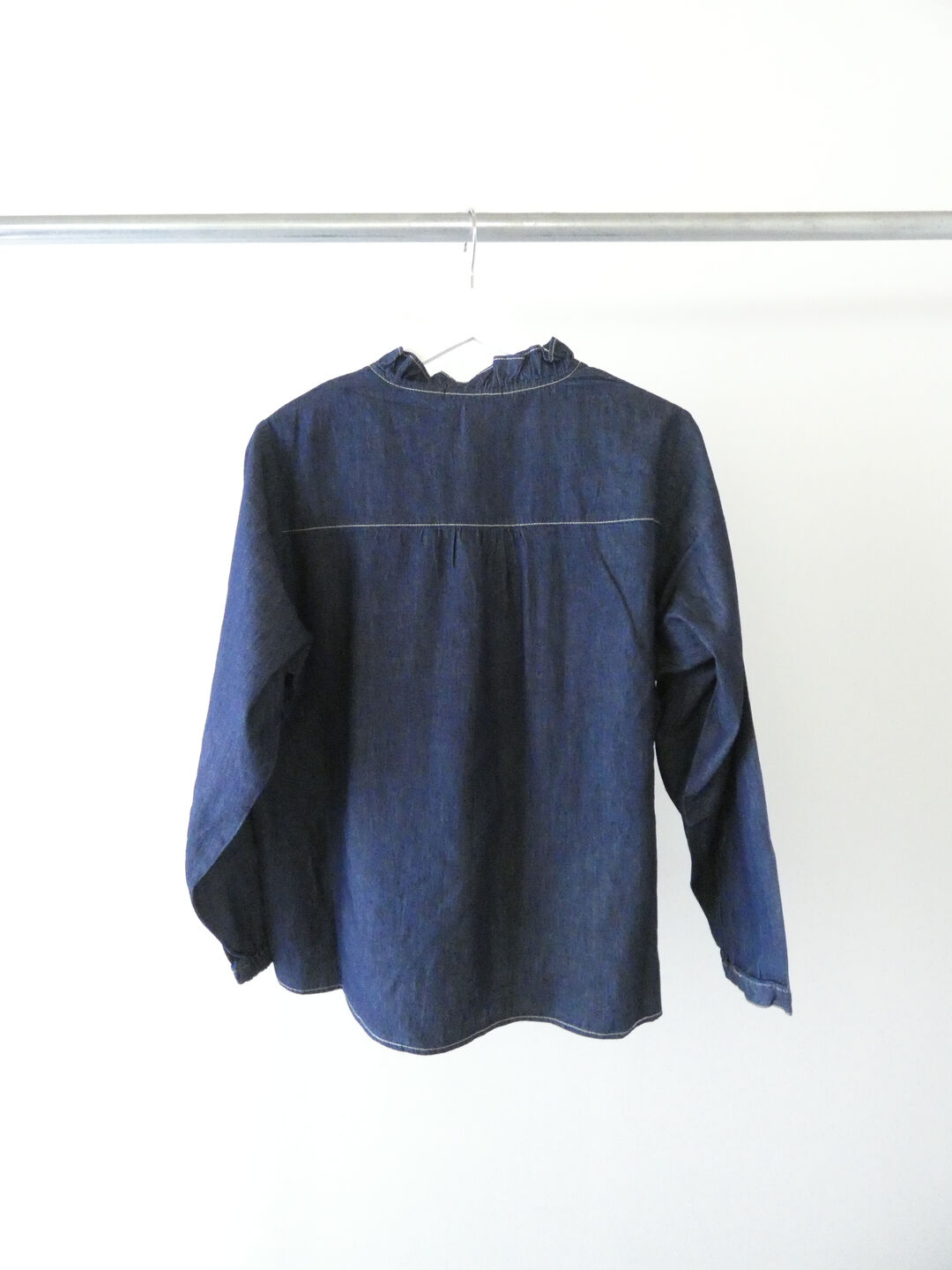 vb 4.5oz DENIMフリルシャツブラウスの商品画像10
