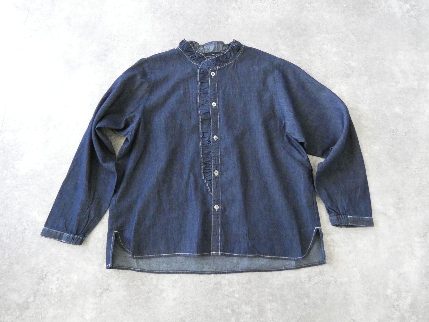 vb 4.5oz DENIMフリルシャツブラウスの商品画像3
