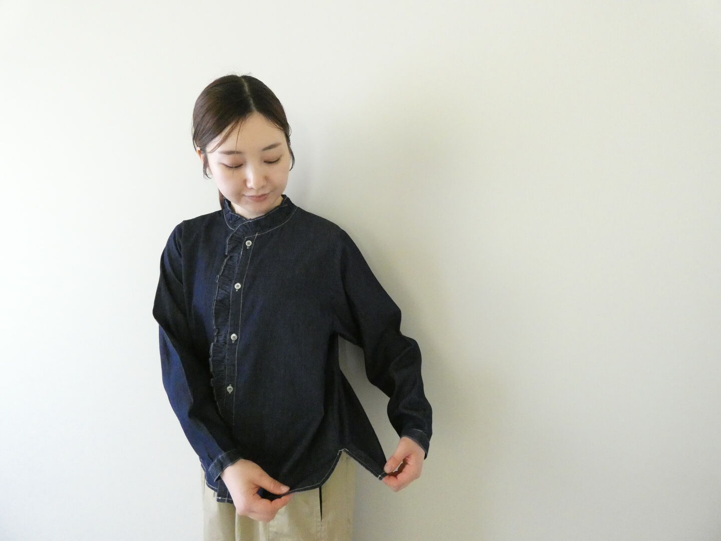 vb 4.5oz DENIMフリルシャツブラウスの商品画像7