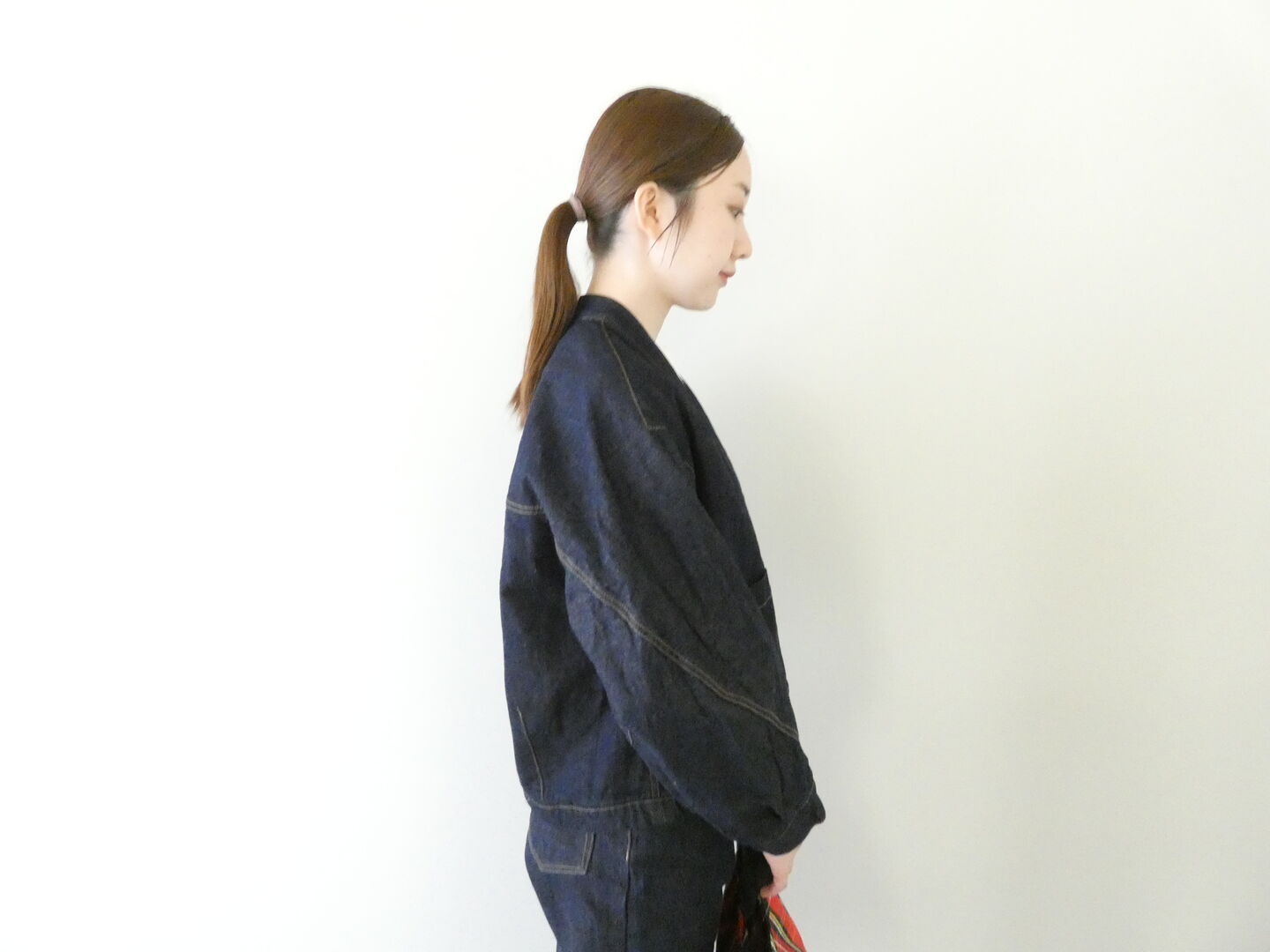 yuni(ユニ イズ ライク ア フラワー トゥー ミー) コットン11ozデニムノーカラーコクーンブルゾンの商品画像9