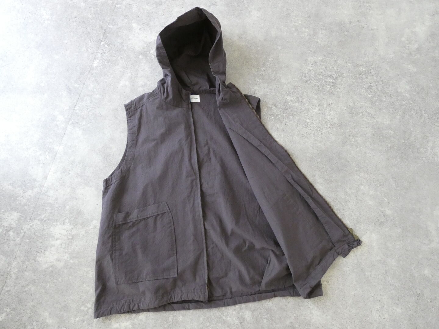 BLUE LAKE MARKET(ブルーレイクマーケット) 広巾40/1綾ダンプフード付きベストの商品画像11