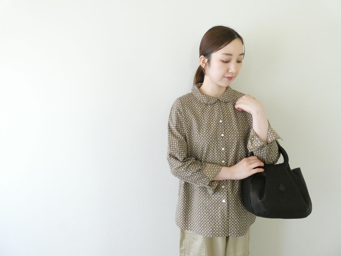 homspun(ホームスパン) 小花プリントフラットカラーブラウスの商品画像1