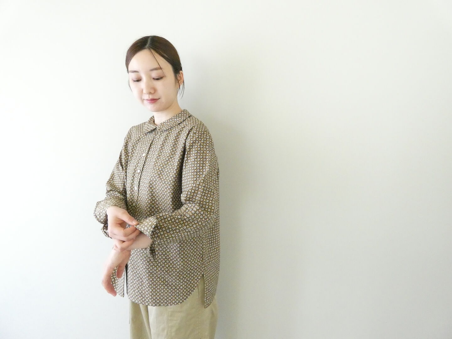 homspun(ホームスパン) 小花プリントフラットカラーブラウスの商品画像6