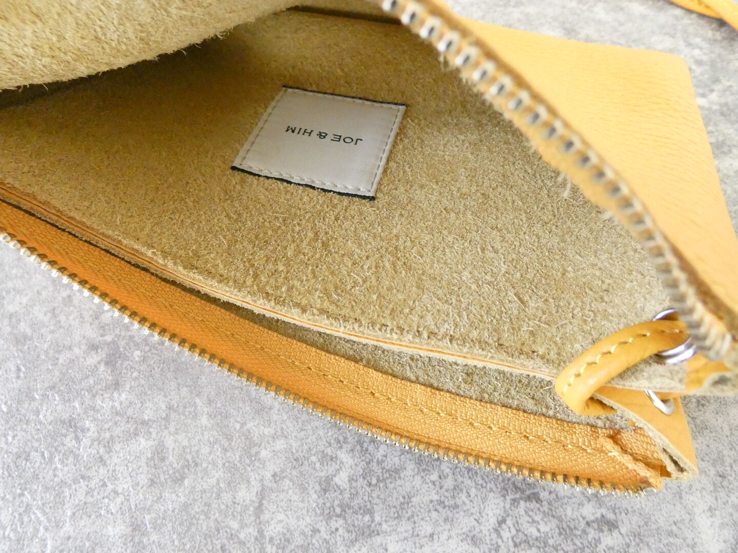 joe&him(ジョーアンドヒム) カウレザー　ショルダースマホポーチ　クリスクロスの商品画像16