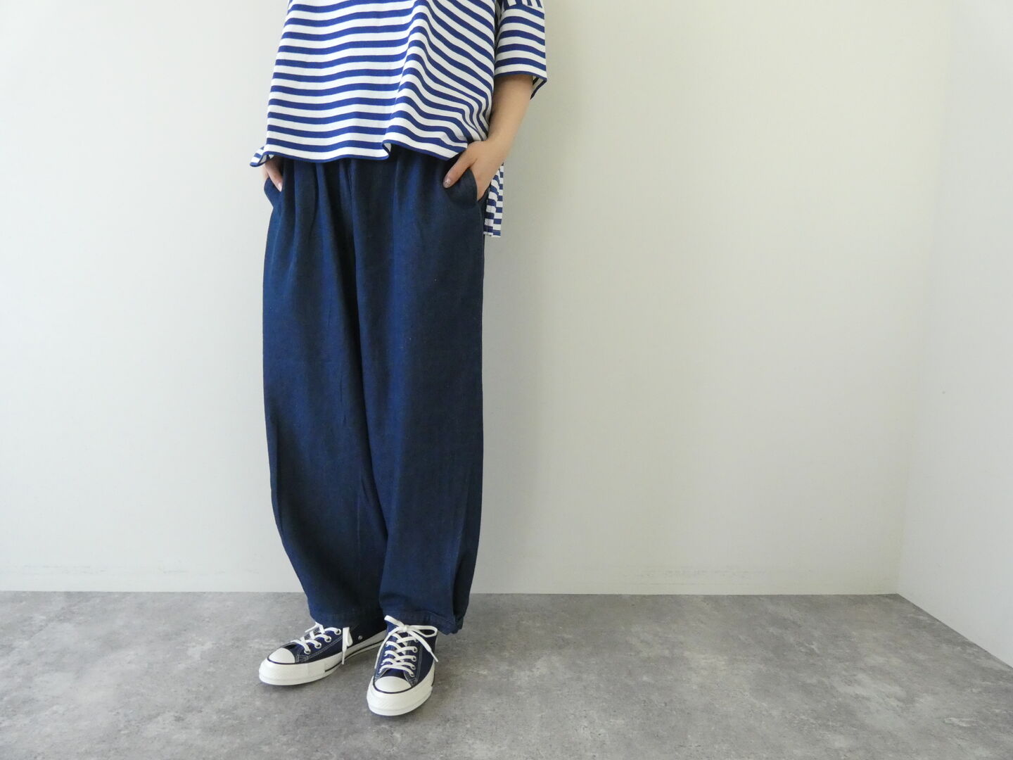 mao made(マオメイド) T/Cデニム　裾サイドタックバルーンパンツの商品画像1