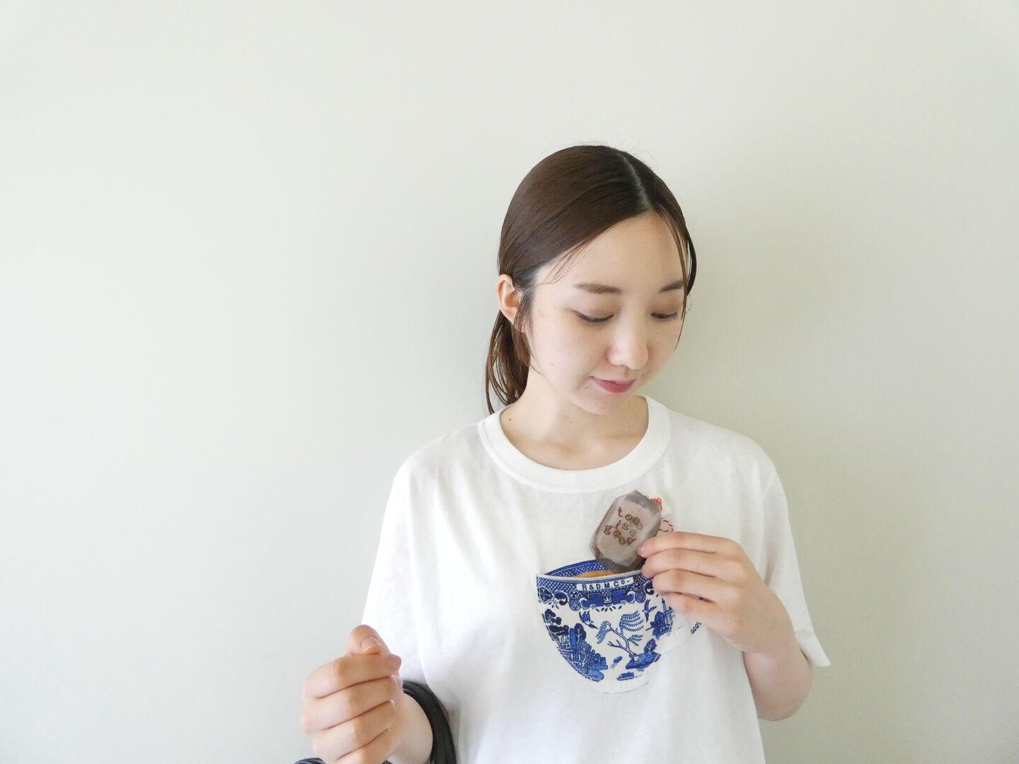 R&D.M.Co-(オールドマンズテーラー) BLUE WILLOW MILK TEA T SHIRTの商品画像2