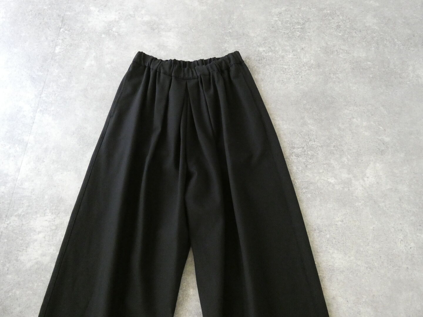 yuni(ユニ イズ ライク ア フラワー トゥー ミー) 20/2強撚コットンツイルリラックスパンツの商品画像30