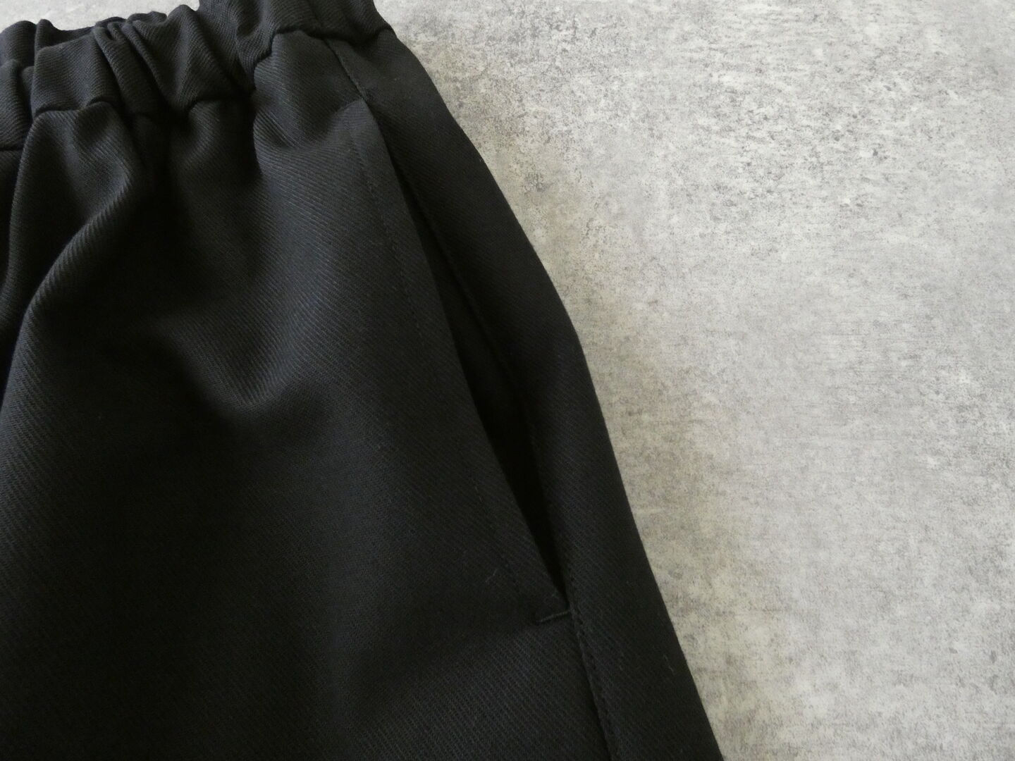 yuni(ユニ イズ ライク ア フラワー トゥー ミー) 20/2強撚コットンツイルリラックスパンツの商品画像33