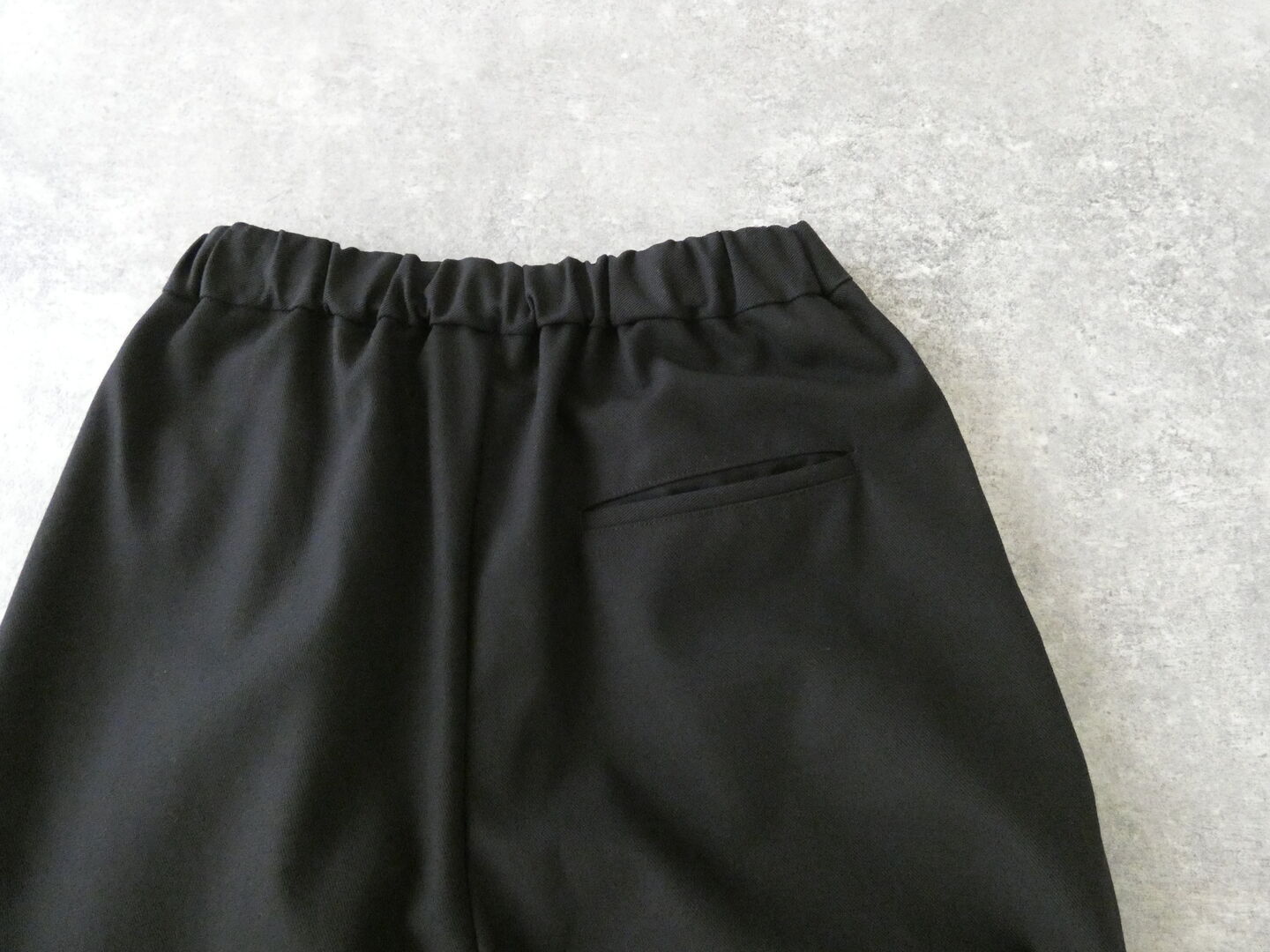 yuni(ユニ イズ ライク ア フラワー トゥー ミー) 20/2強撚コットンツイルリラックスパンツの商品画像37