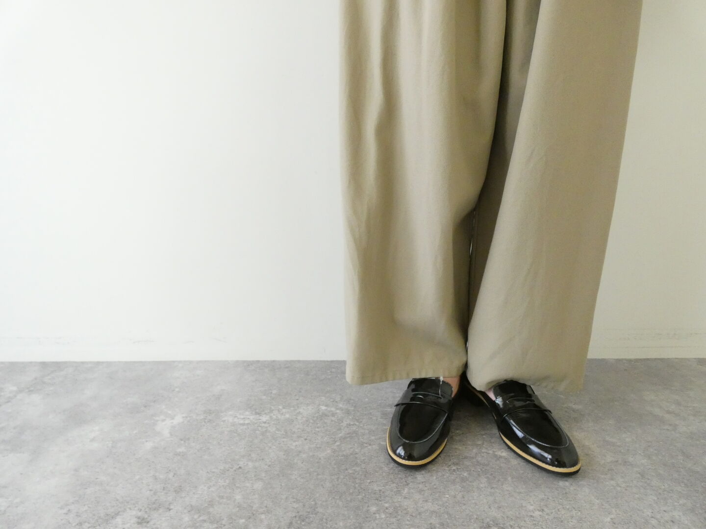 yuni(ユニ イズ ライク ア フラワー トゥー ミー) 20/2強撚コットンツイルリラックスパンツの商品画像4