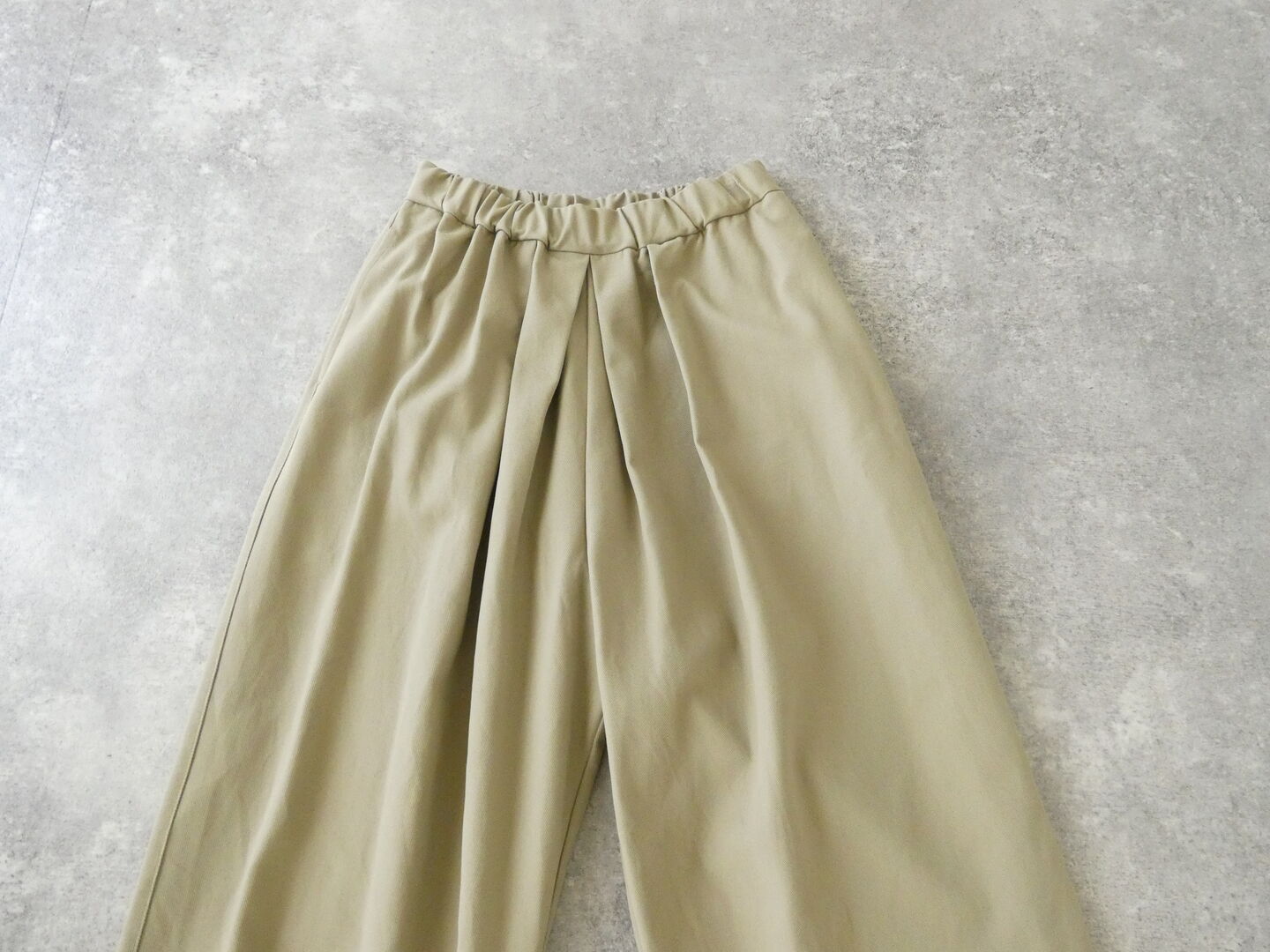 yuni(ユニ イズ ライク ア フラワー トゥー ミー) 20/2強撚コットンツイルリラックスパンツの商品画像44