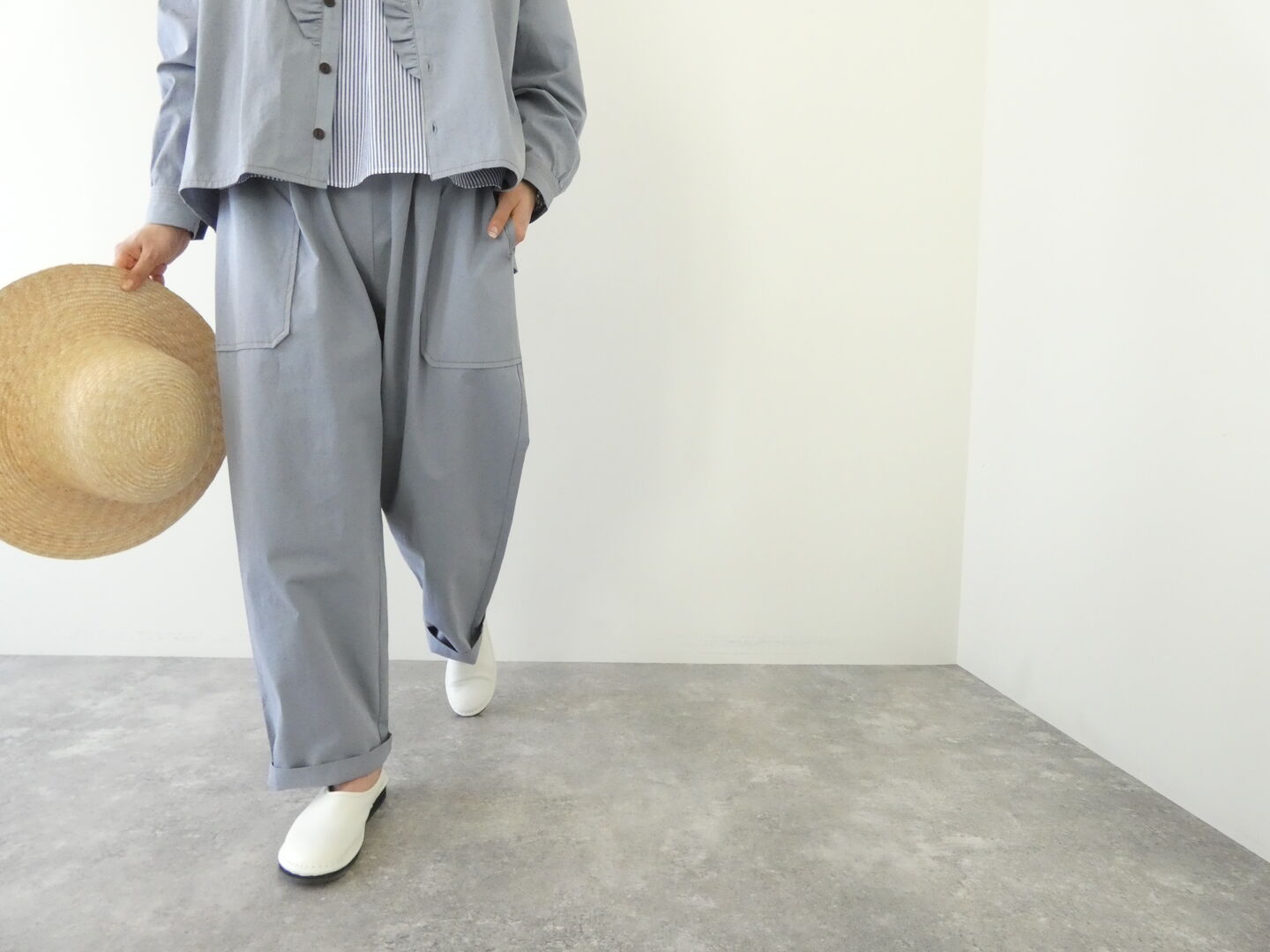 LAITERIE(レイトリー) チノコットンタックパンツの商品画像1
